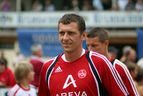 Spieler des 1. FC Nürnberg im Porträt vor Zuschauern
