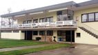 Vereinsheim mit Balkon von der Spielfeldseite aus gesehen