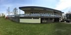 Panoramaaufnahme des Vereinsheims mit umlaufender Terrasse