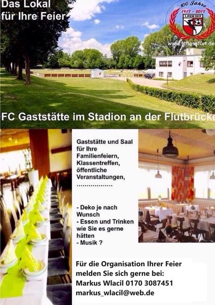 Werbeplakat „Das Lokal für Ihre Feier – FC Gaststätte im Stadion an der Flutbrücke“: oben Blick über den Rasen auf das Sportgelände und das weiße Vereinsheim mit Jubiläumslogo „100 Jahre 1917–2017“, unten eine lange, festlich eingedeckte Tafel und der eingedeckte Saal